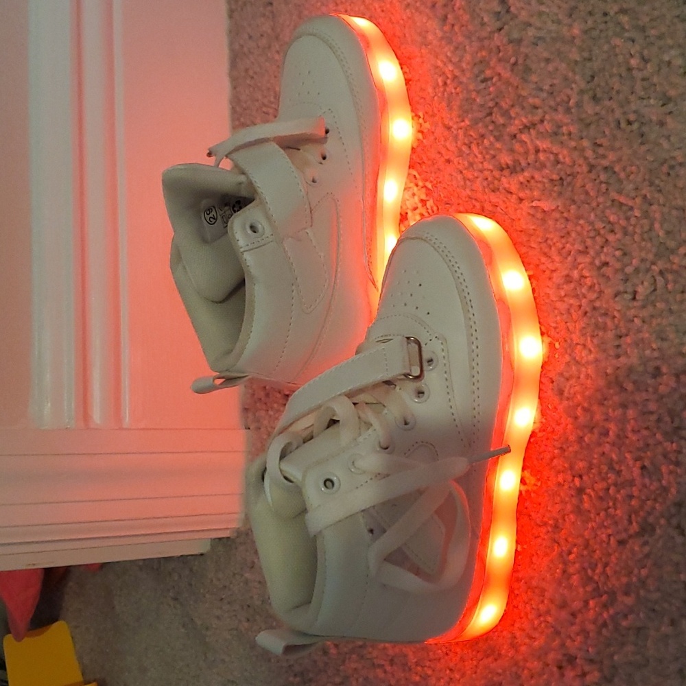 Kids white LED lite up sneakers size 29 concert to size 12